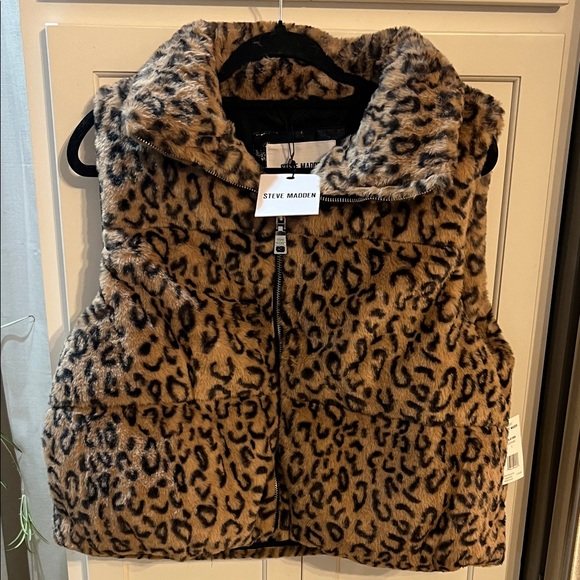 Steve Madden Jackets & Blazers - ‼️COAT SALE‼️Steve Madden leopard Print Faux Fur Vest - new with tags
